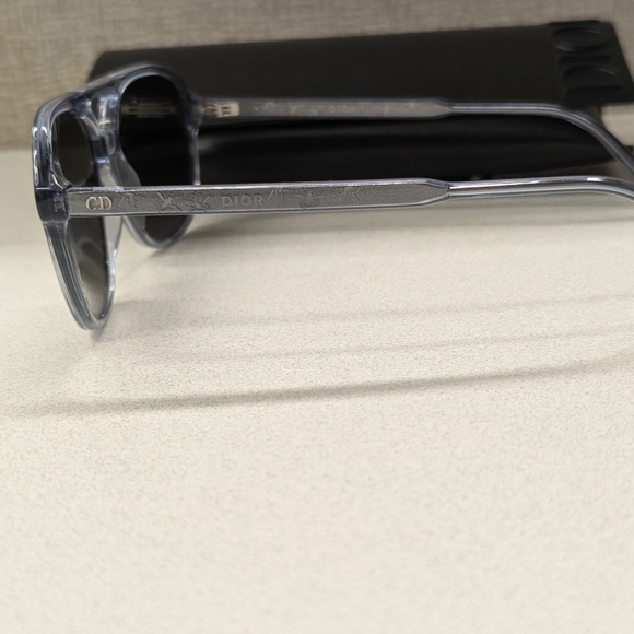 Authentic Dior Aviator sunglasses with case. - Picture 6 of 11